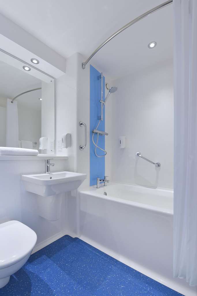 Travelodge Colwyn Bay Old Colwyn Room photo